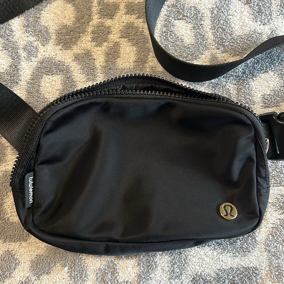 lululemon athletica Black Belt Bag / crossbody - Picture 2 of 9